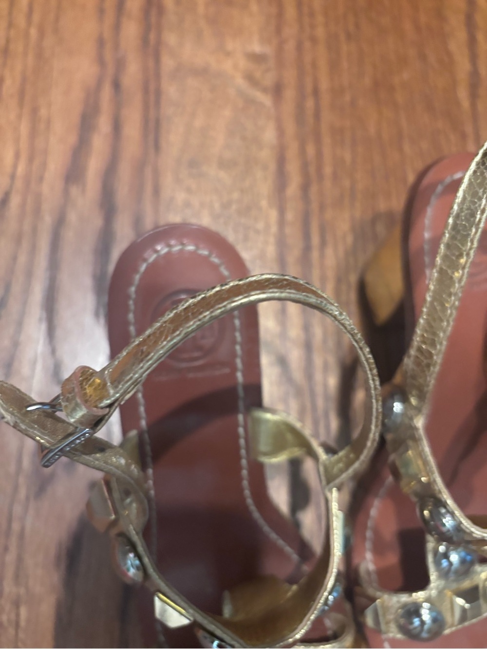 Tory Burch Natalia gold & silver studded T-strap block heel sandals Sz 6.5 - Picture 7 of 9